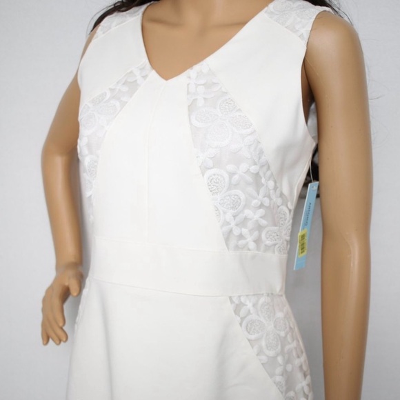 ANTONIO MELANI White Lace-Panel V-Neck Sheath Dress - Picture 3 of 11